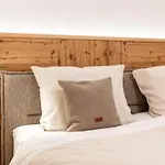Alpenlodge 2 * Pettneu am Arlberg