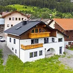 Alpenlodge 2 Pettneu am Arlberg